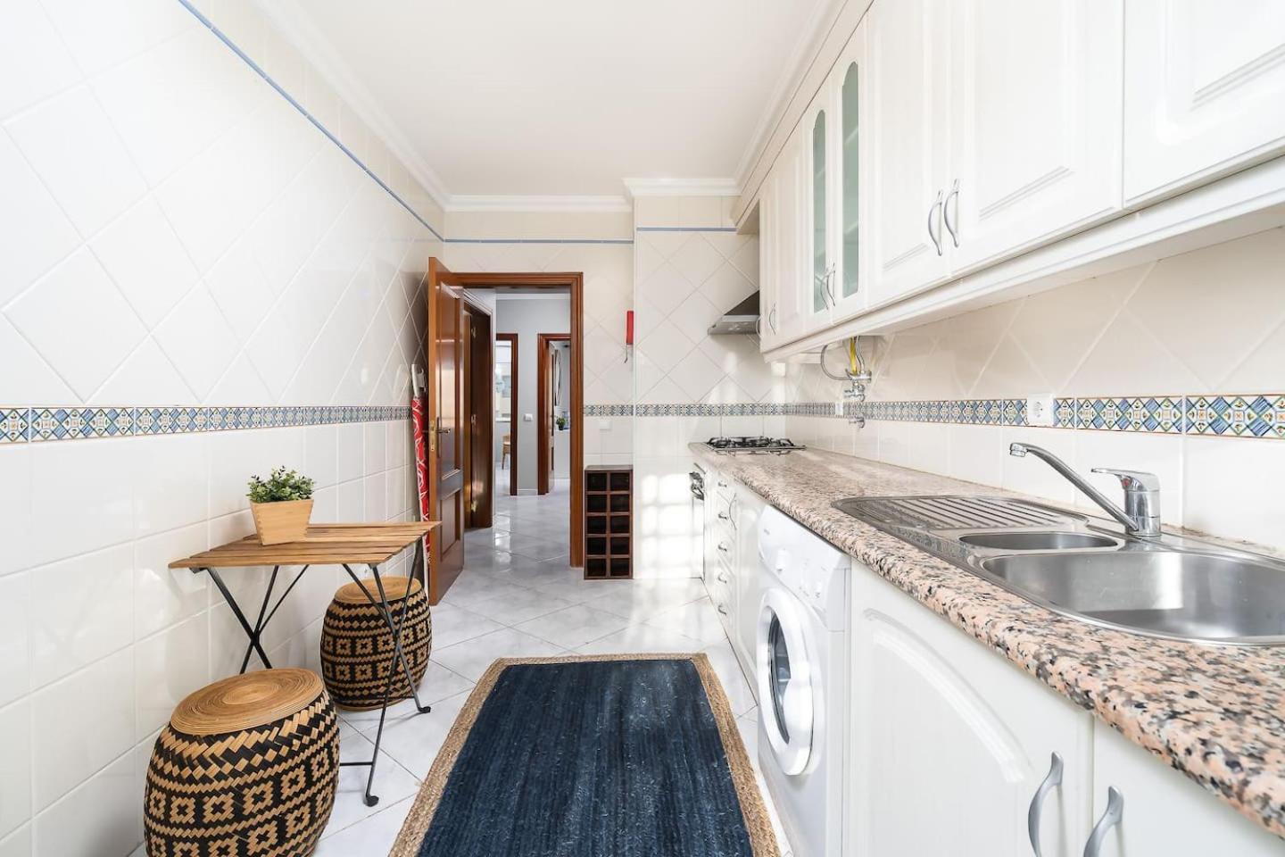 Spacious&Bright2Bedroom Apt Near Beaches,Sleeps 6 ポルティマン エクステリア 写真