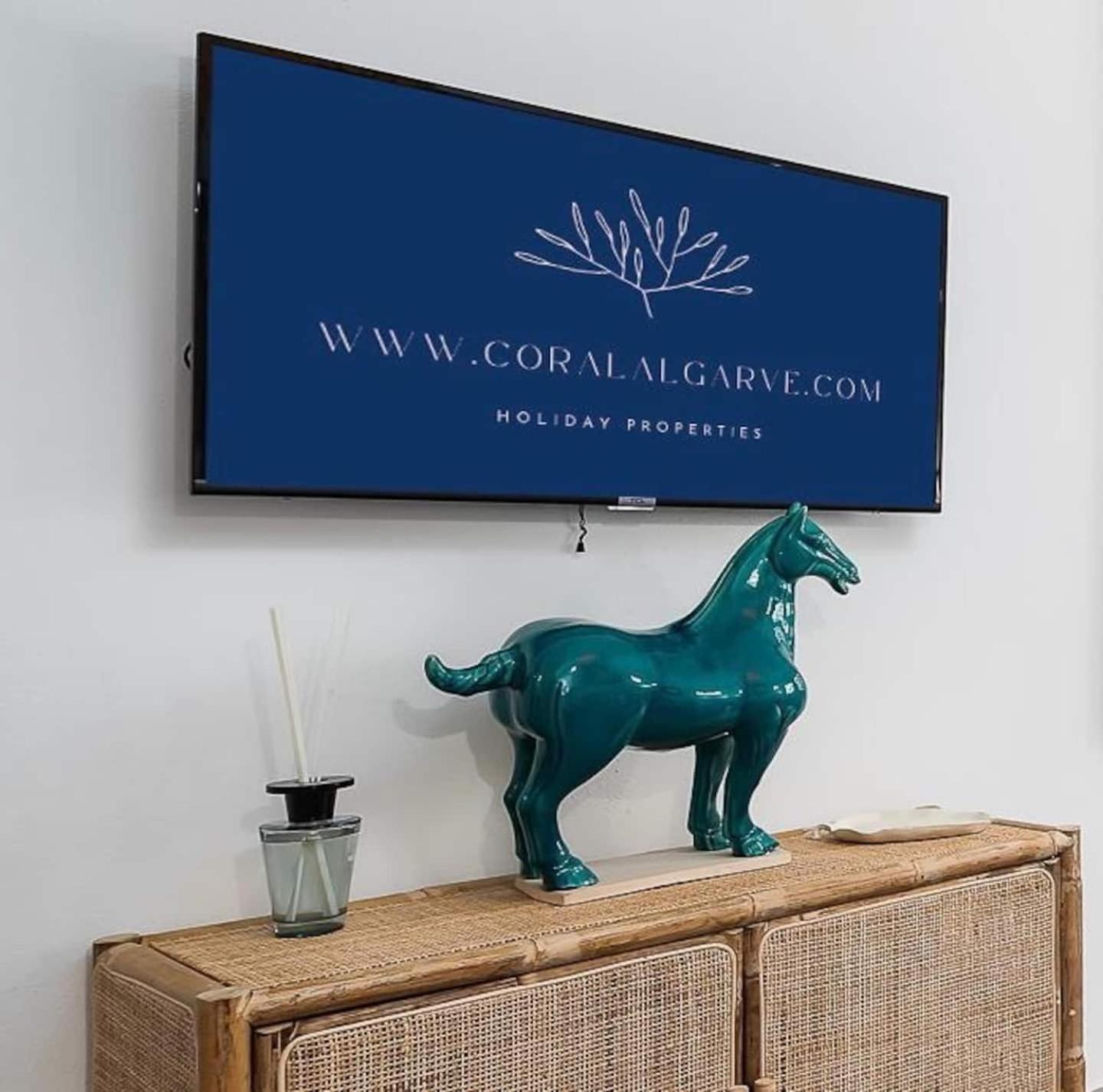 Spacious&Bright2Bedroom Apt Near Beaches,Sleeps 6 ポルティマン エクステリア 写真